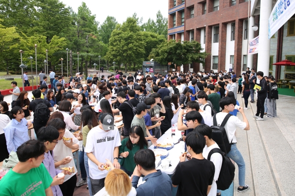 기말고사기간 피자파티 모습