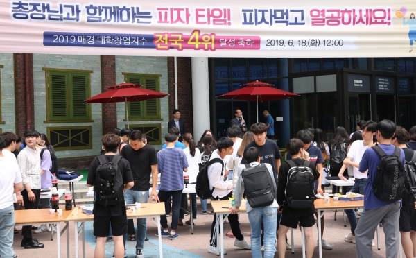 기말고사기간 피자파티 모습