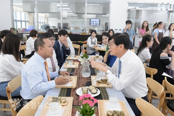 다문화 요리교실 진행