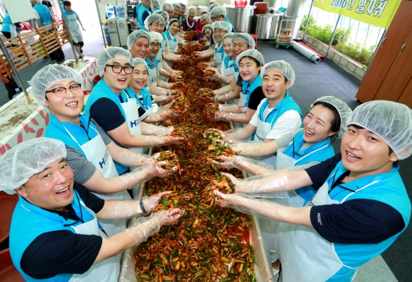 여름김치 나눔활동 모습