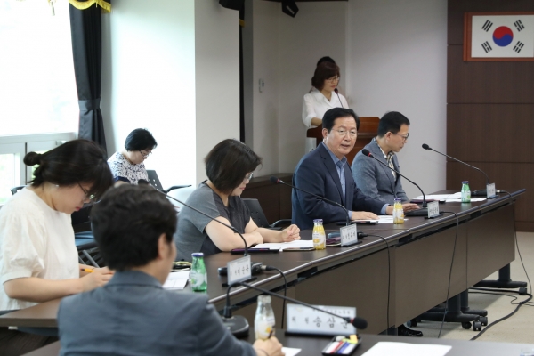 지난 21일 구청 대회의실에서 사회적·경제적 지원이 필요한 위기 청소년을 특별 지원하기 위하여 지역사회 청소년통합지원체계 운영위원회 개최