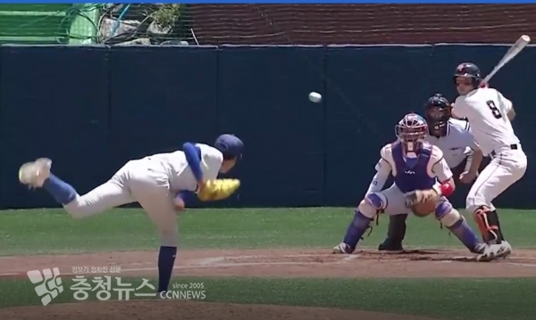 서울 잠원중과 결승전 1회초 3번 이산 선수 좌월 3점 홈런 치는 장면