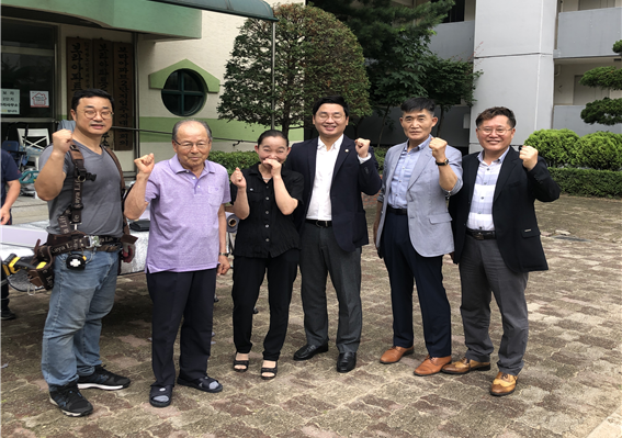 방진망 설치 후 기념촬영 모습