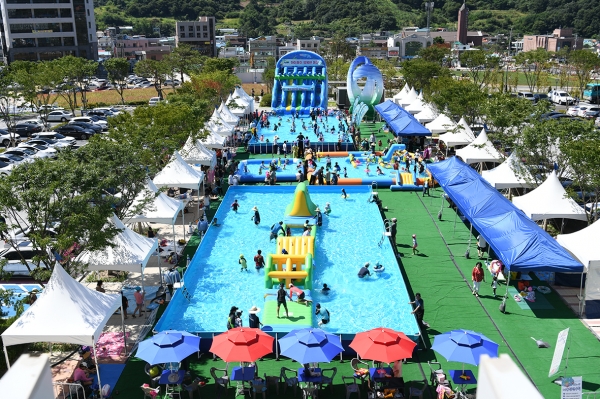 군청사 광장 물놀이장