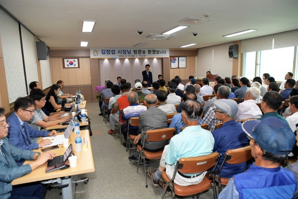 지난해 우성면 초도순방 관련 사진