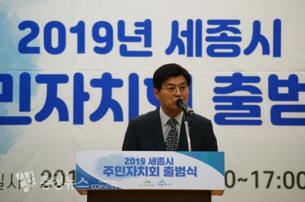 인사하는 이춘희 세종시장 / 충청뉴스 최형순 기자