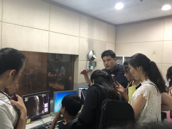 중국 웨이하이에서 온 의료관광객이 지난 2일 화인메트로병원을 견학하고 MRI촬영을 하는 등 진료를 받고 있다.