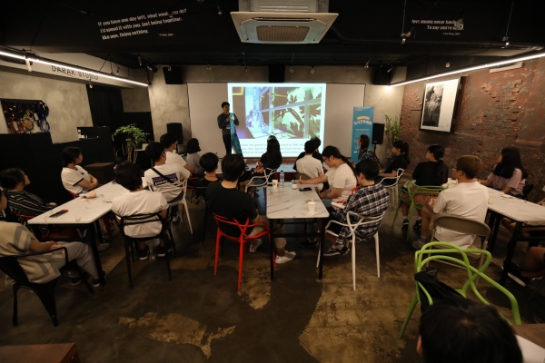 '뇌과학자 정재승 교수와 함께하는 도시건축여행' 진행 모습