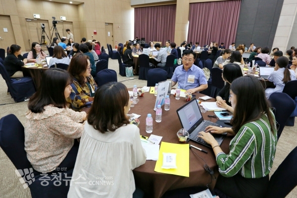 정부세종컨벤션센터에서「2020년 주요업무계획 수립을 위한 타운홀미팅」을 개최 했다. 사진은 학부모,시민,교직원들이 타운홀 미팅에 참여하고 있는 장면