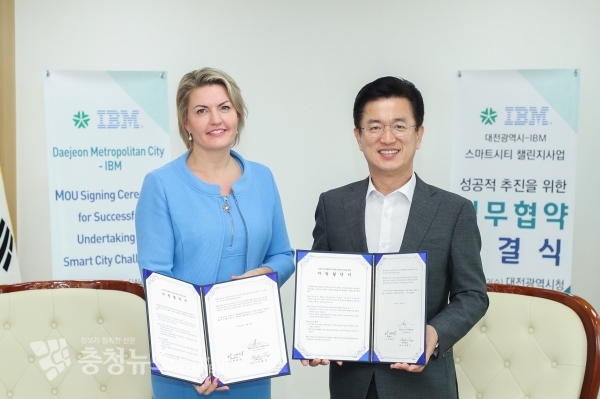 (좌측부터) 리안 IBM 아·태지역본부 총괄 부사장, 허태정 대전시장