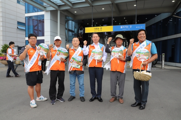 대전역 광장서 농촌에서 여름휴가 보내기 캠페인 실시
