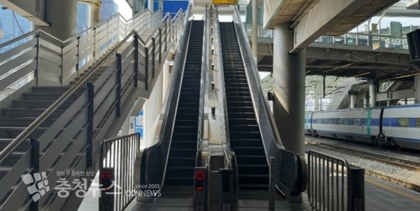 고속승강장(서울행) 에스컬레이터 설치