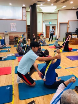 자세를 바로 잡아주는 전효석