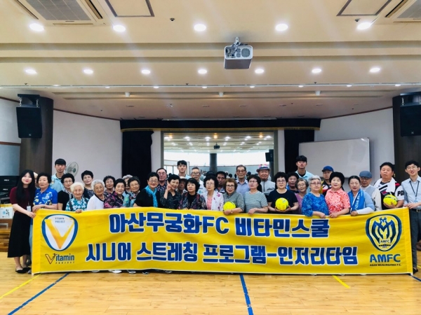 노인종합복지관에서 뜻깊은 시간 보내 (전체사진)