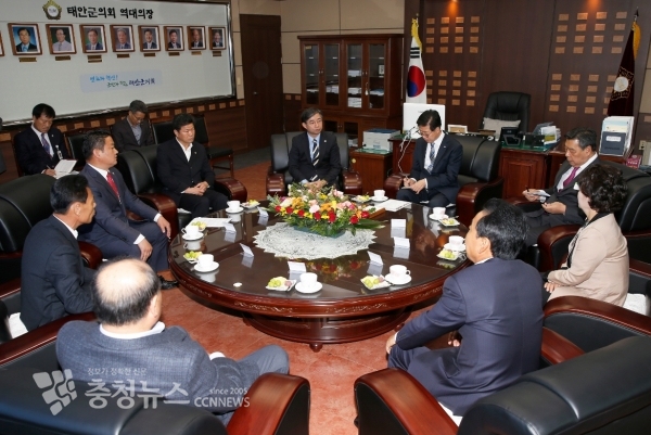 양승조도지사님 태안군의회 방문