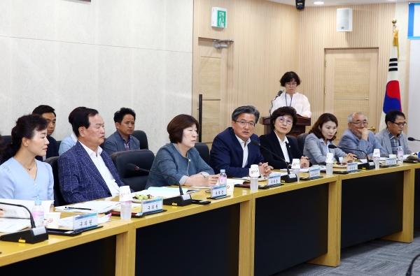 15일 구청 중회의실에서 2019 유성온천문화축제 추진위원회 결과보고를 갖고 발전방안 모색