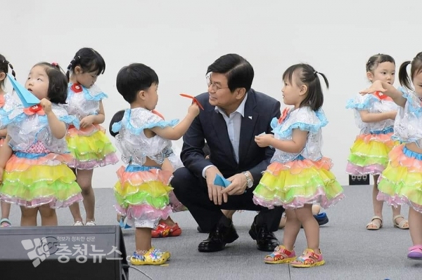 이춘희 세종시장 아이들과 함께