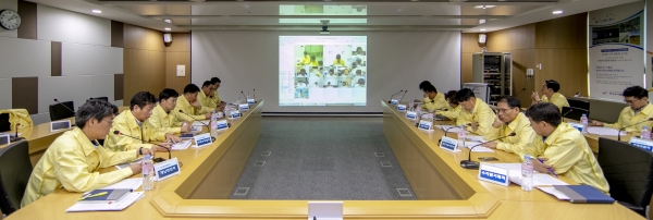 본사 재난 대응 관련 부서를 비롯 전국 지역본부와 사업단이 참여해 영상회의를 개최했다