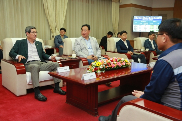 어기구 국회의원 현대제철소 방문 모습