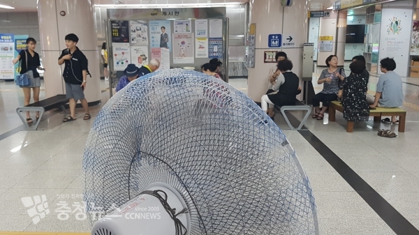 유성온천역 무더위 쉼터