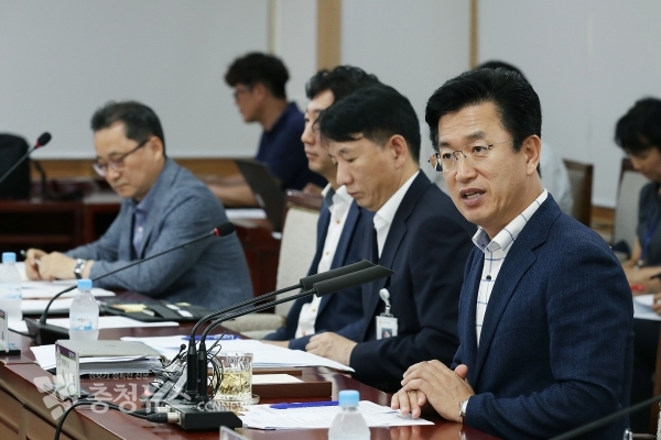 대전시 경제5단체 합동 긴급 경제상황 점검회의에서 발언하고 있는 허태정 시장