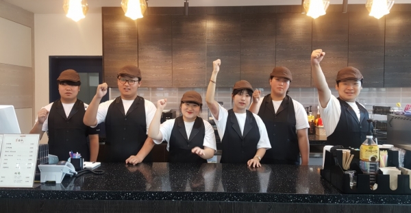 지난 5월 10일부터 7월 12일까지, 매주 금요일 20차시에 걸쳐 특수교육지원센터에서 고등학교 특수학급학생을 대상으로 실시한‘2019학년도 1학기 바리스타 교육 프로그램(자격증반)’