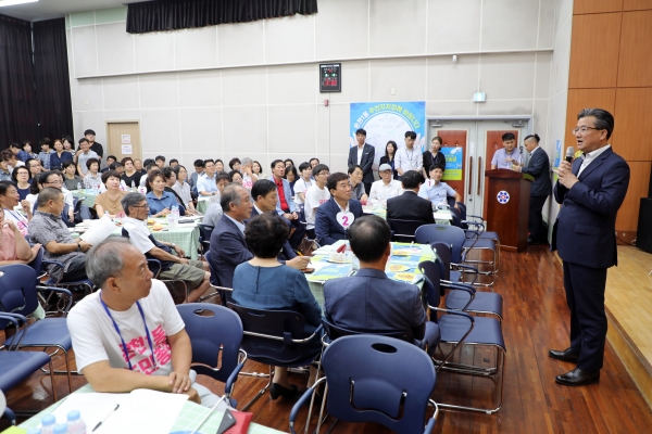 온천1동행정복지센터에서 개최된 주민총회에서 정용래 유성구청장 인사말