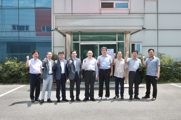 씨엔티솔루션 기업체 방문 단체사진