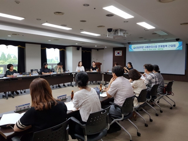 지난 9일 서구청 3층 대회의실에서 공공사례관리 수행기관과 관내 23개 동 찾아가는 복지전담 공무원이 참석한 가운데  ‘공공부문 사례관리 사업의 연계·협력을 위한 간담회’