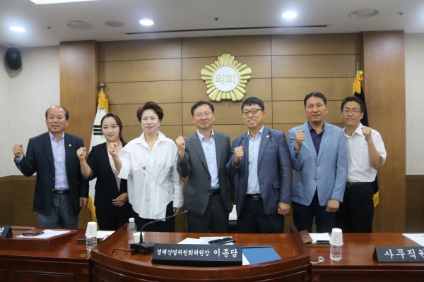 천안시의회 경제산업위원회와 업무간담회 개최 (왼쪽부터 육종영 위원, 복아영 위원, 박남주 위원, 오기석 지사장, 이종담 위원장,  박계영 부장, 최인모 부장)