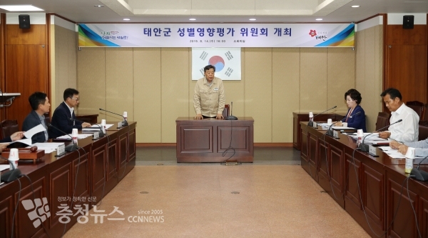 인사하는 가세로 태안군수 / 충청뉴스 최형순 기자