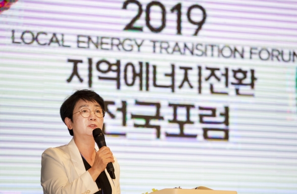 지난 6월 27일 대전 한남대에서 열린 제2회 지역에너지전환 전국포럼에서 주제 발표 중인 박정현 대덕구청장