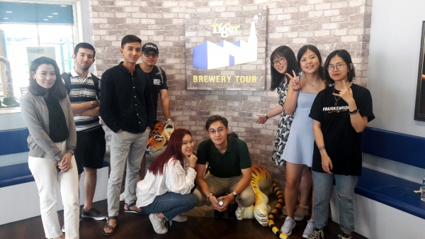 싱가포르 타이거 브루어리 기업 방문 기념사진