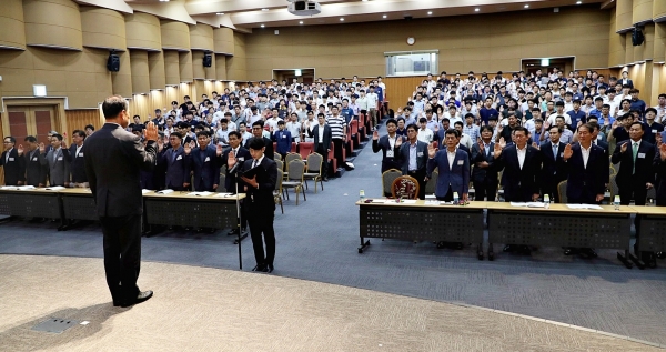 한국농어촌공사는 30일 천안에서 공사사무소장 등 300여명이 모여  건설공사의 청렴과 안전강화 노력을 다짐하며 결의대회를 가졌다.