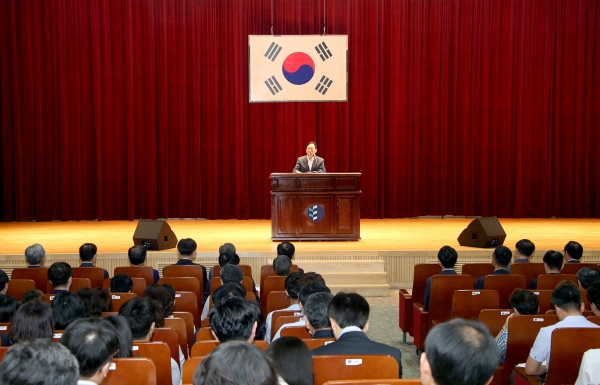 9월 월례조회를 주재하고 있는 설동호 교육감