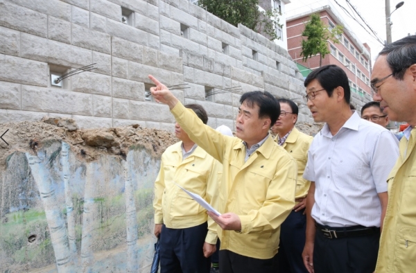 남부호 부교육감, 대전도마초·대전느리울초 통학로 개선 공사 현장 점검