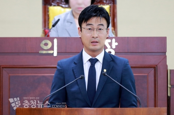 5분 발언하는 안정근 아산시의회 의원 / 충청뉴스 최형순 기자