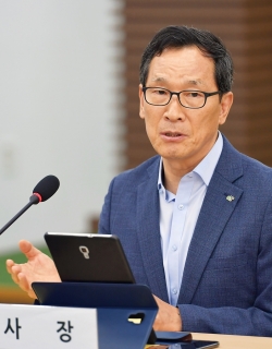 이병호 aT 사장,‘종이 없는 회의’ 주재