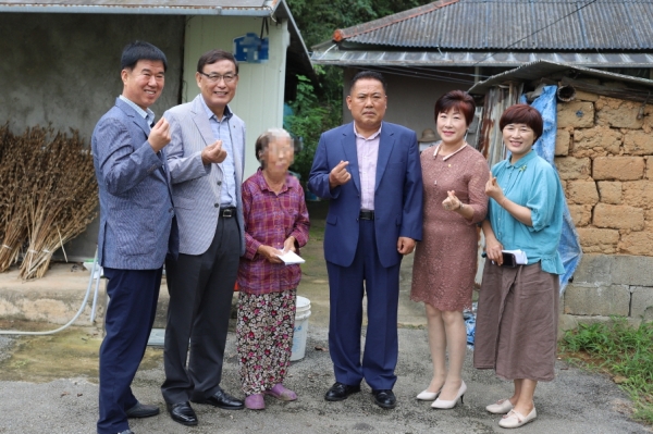 금남면 추석위문금 전달 모습