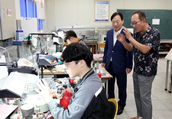 전국기능경기대회 참가선수 격려하고 있는 설동호 교육감