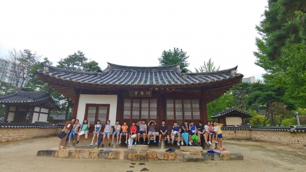 2019년 대덕 충‧효‧예길 탐방교실 프로그램 참가 학생들이 동춘당을 방문했다.