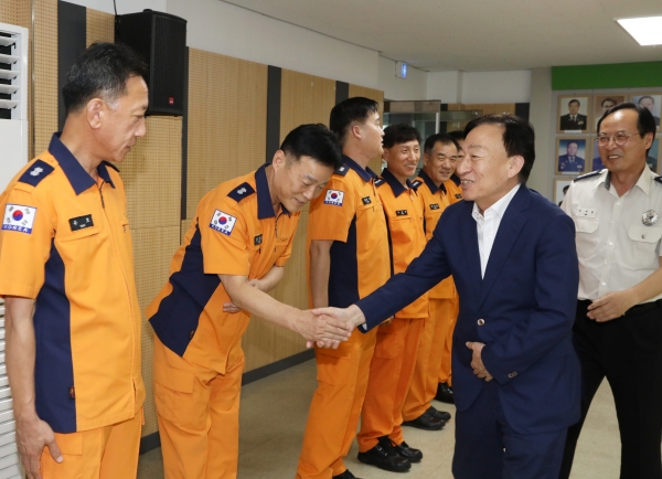 설동호 교육감, 대전대덕소방서 위문 방문