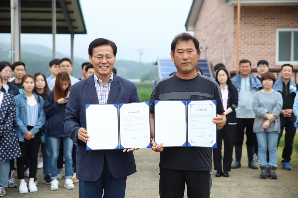 자매결연 협약서 기념촬영