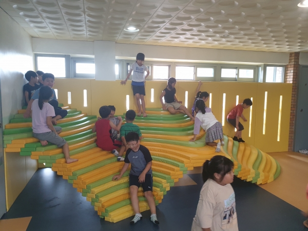 16일 놀이환경 개선사업으로 대전선화초서 개장식