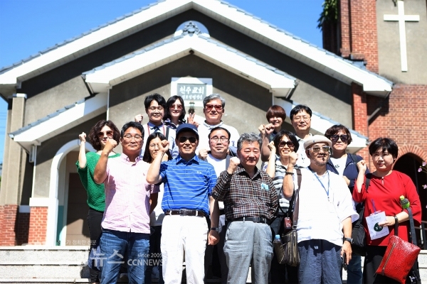 고칠진 사장 부강성당 앞에서 / 충청뉴스 최형순 기자