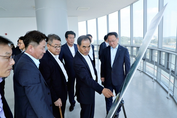 19일 배수갑문을 관리하는 평택호관리소에서 현장경영회의를 열고  지하수종합관리방안등을 논의 하고 평택호관리현황을 점검했다