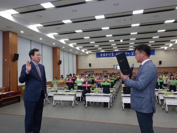 19일에 열린 내부통제강화 실천 결의대회에서 참석자들이 농·축협 내부통제강화를 위한 실천을 결의 했다.