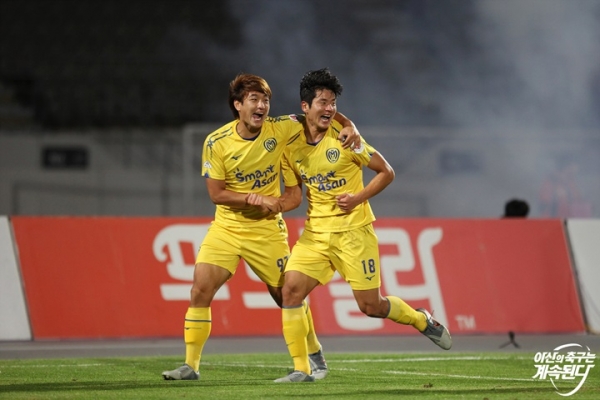 아산무궁화 선수들