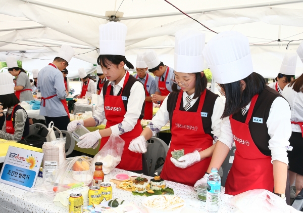 지난 27일 ‘제5회 청소년 나Be한마당’이 열린 국립중앙과학관에서 청소년들이 직업체험