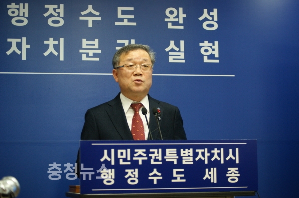 브리핑하는 이순근 보건복지국장 / 충청뉴스 최형순 기자